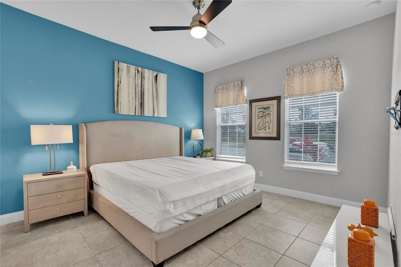 486 Captiva Dr - Photo 4 of 11