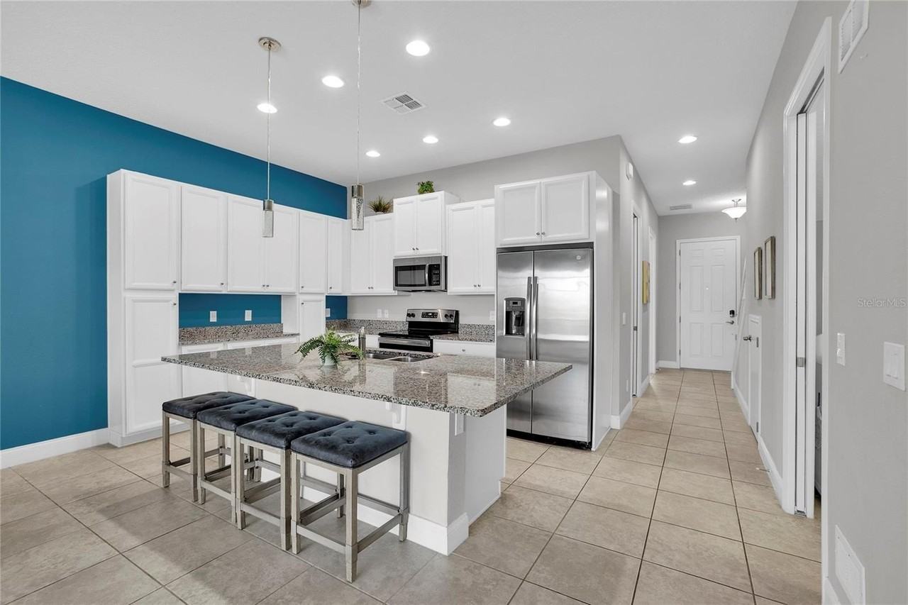 486 Captiva Dr - Photo 5 of 11