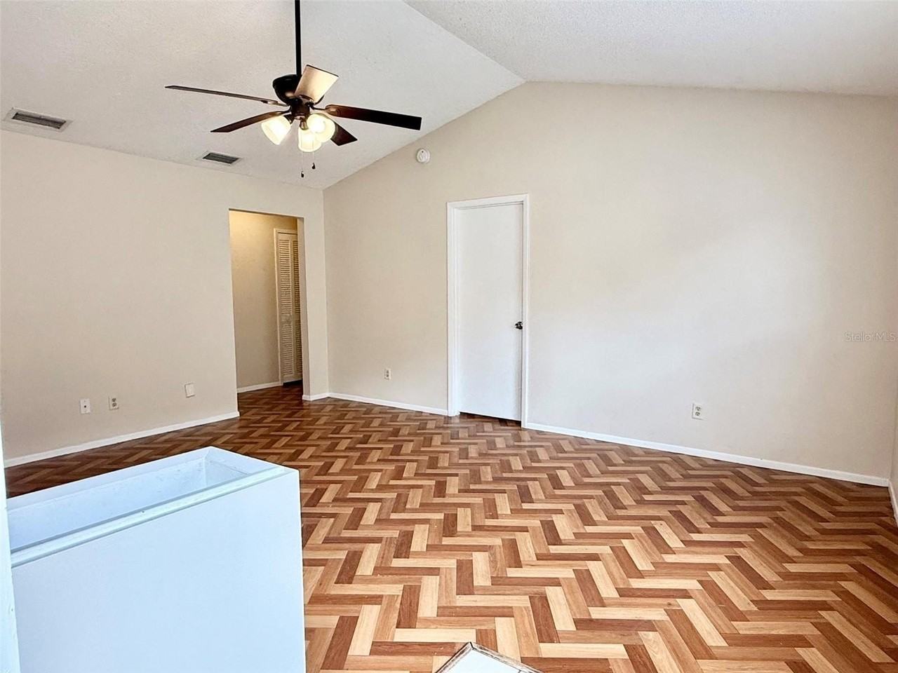 1215 Creekbottom Cir - Photo 4 of 28