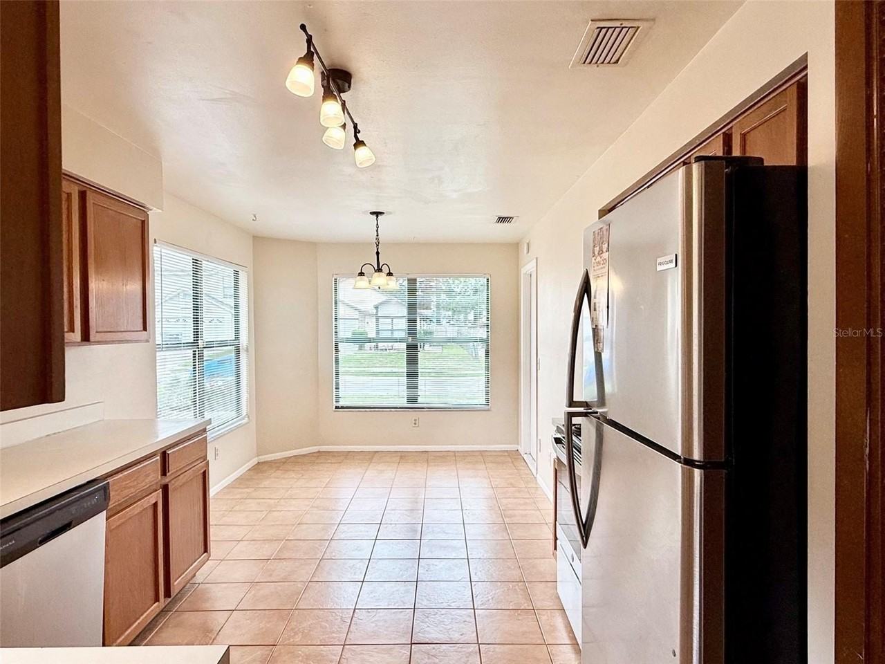 1215 Creekbottom Cir - Photo 7 of 28