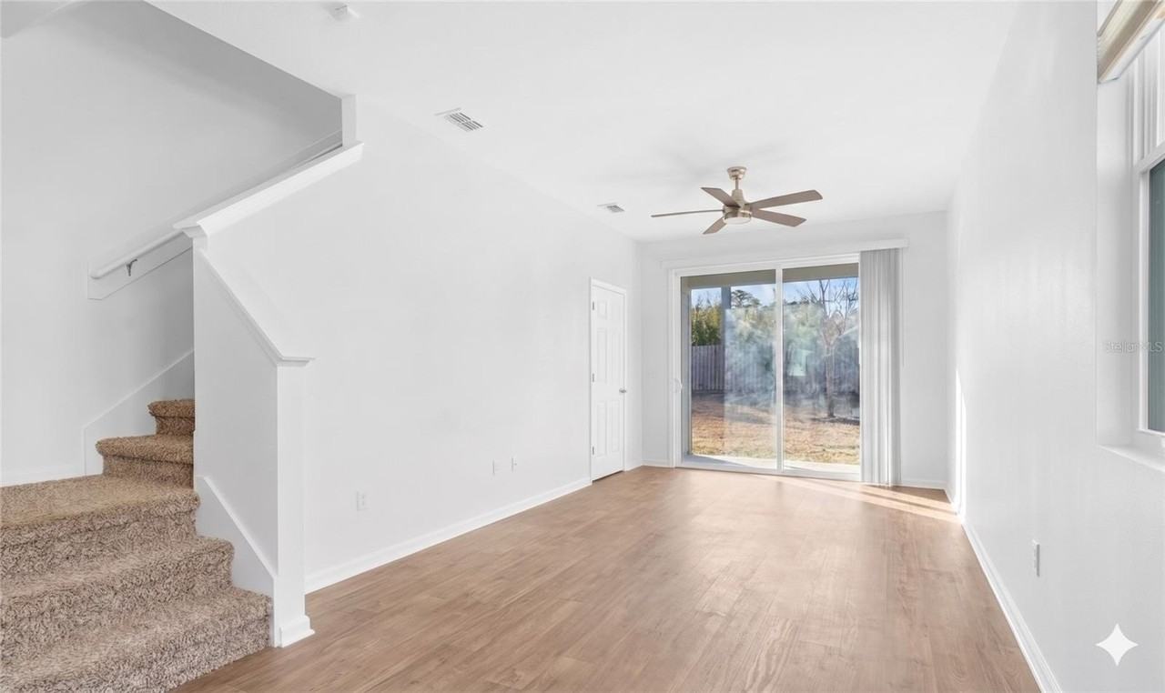57 Elmhurst Ln - Photo 3 of 8