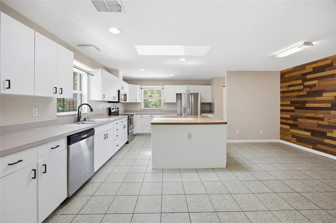 7050 Ne State Road 121 - Photo 4 of 50