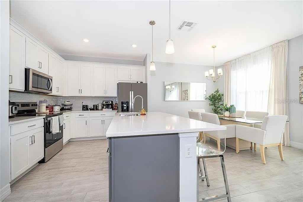 5818 Wallis Ln - Photo 4 of 21