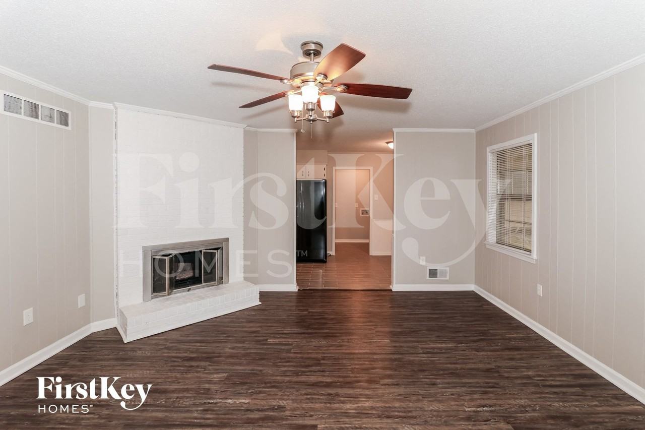 6901 Aspenhill Dr - Photo 3 of 15