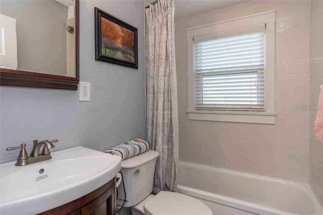 610 8th St N - Photo 3 of 9