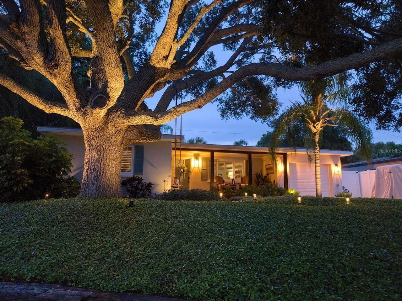 128 Edgewater Ter - Photo 2 of 50