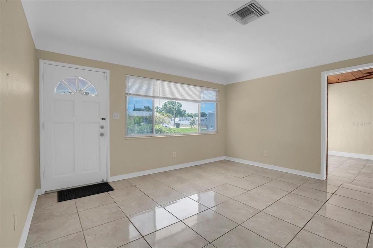 430 55th St N - Photo 3 of 26