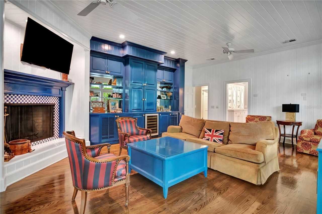 6220 Bayshore Blvd - Photo 6 of 50