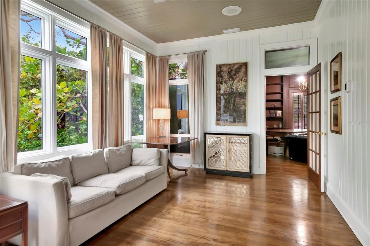 6220 Bayshore Blvd - Photo 7 of 50
