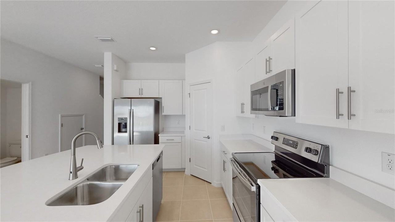 2415 Paravane Way - Photo 3 of 37