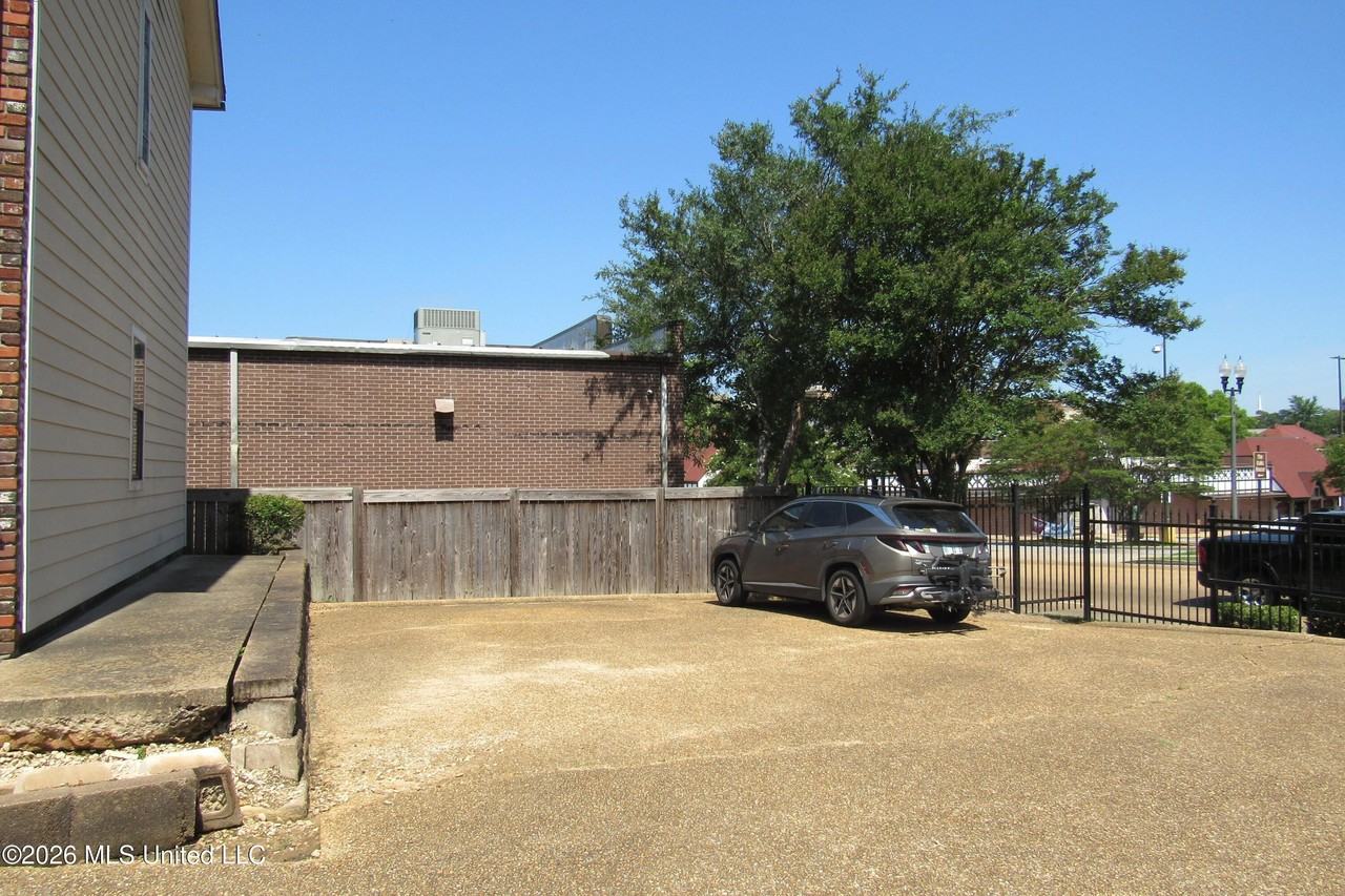 931 E Fortification St - Photo 2 of 25