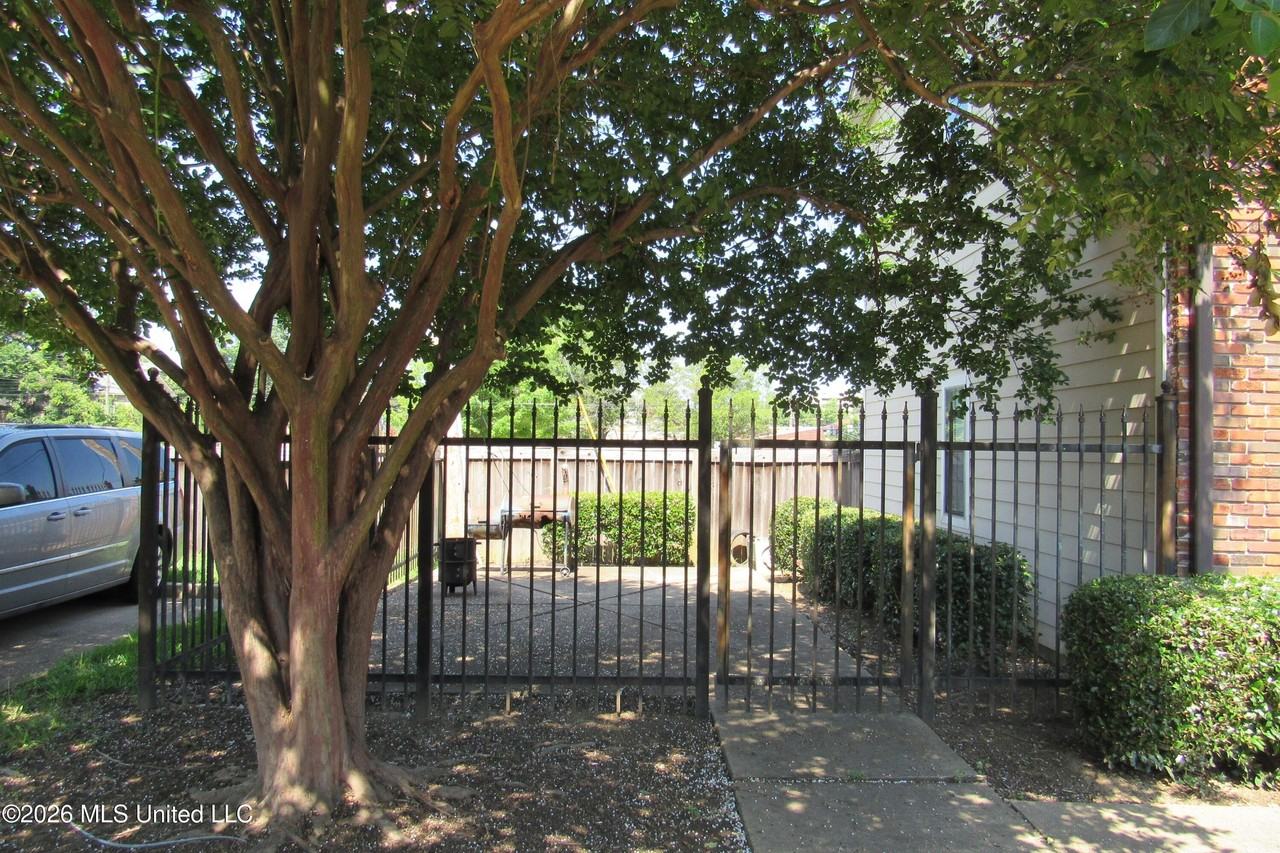 931 E Fortification St - Photo 4 of 25