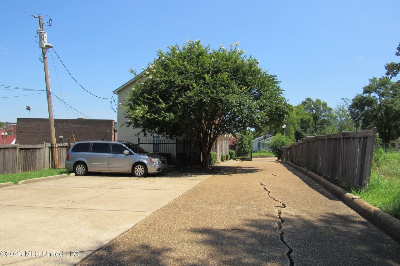 931 E Fortification St - Photo 6 of 25