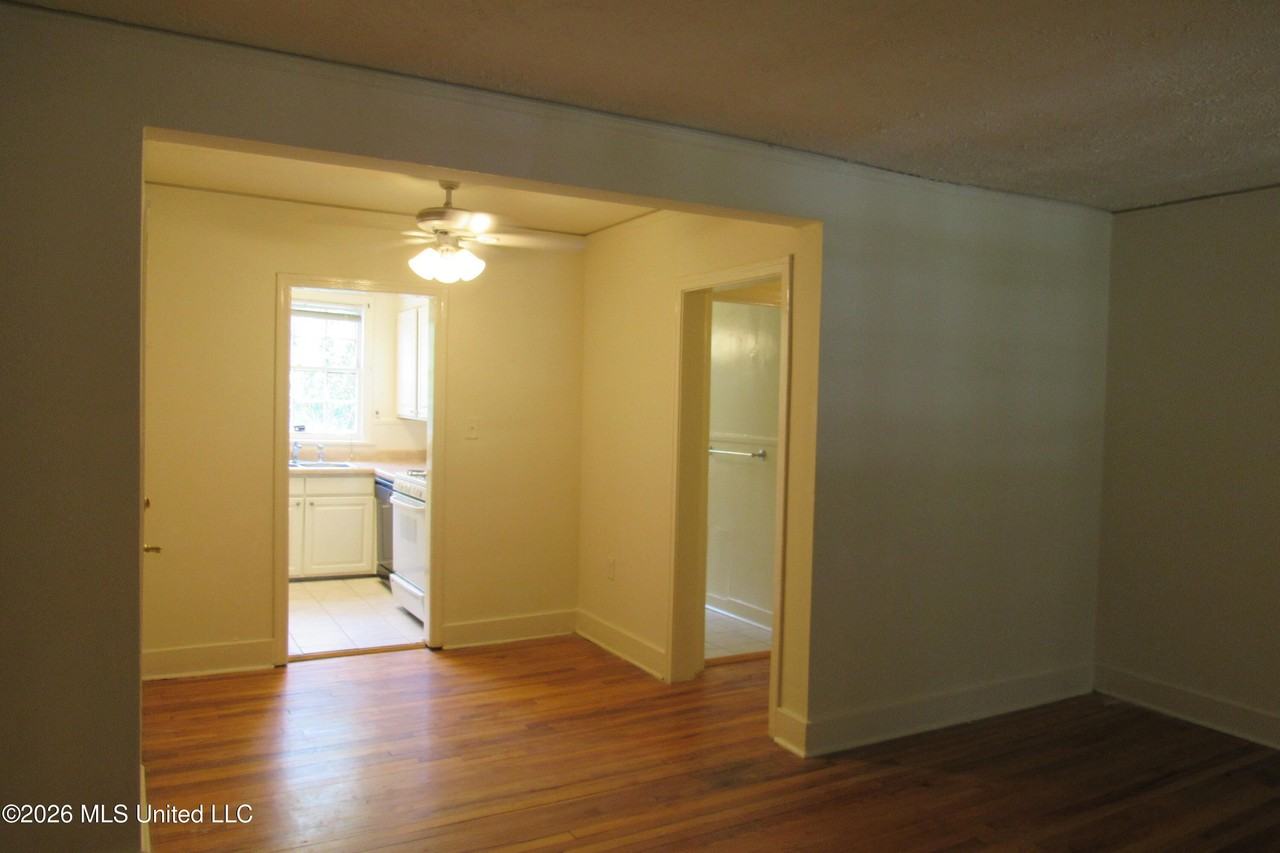 1055 Carlisle St Apt D - Photo 7 of 26