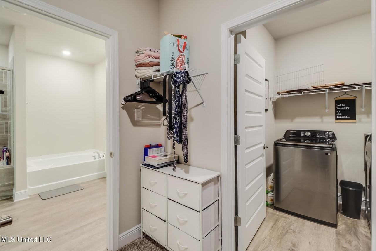 7820 Coral Ln - Photo 3 of 23