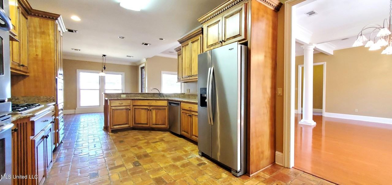 2521 Promenade Blvd - Photo 5 of 23