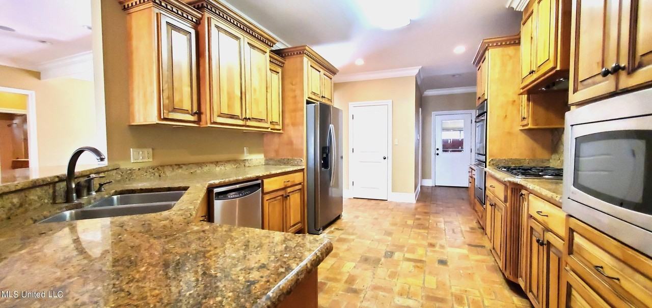 2521 Promenade Blvd - Photo 6 of 23