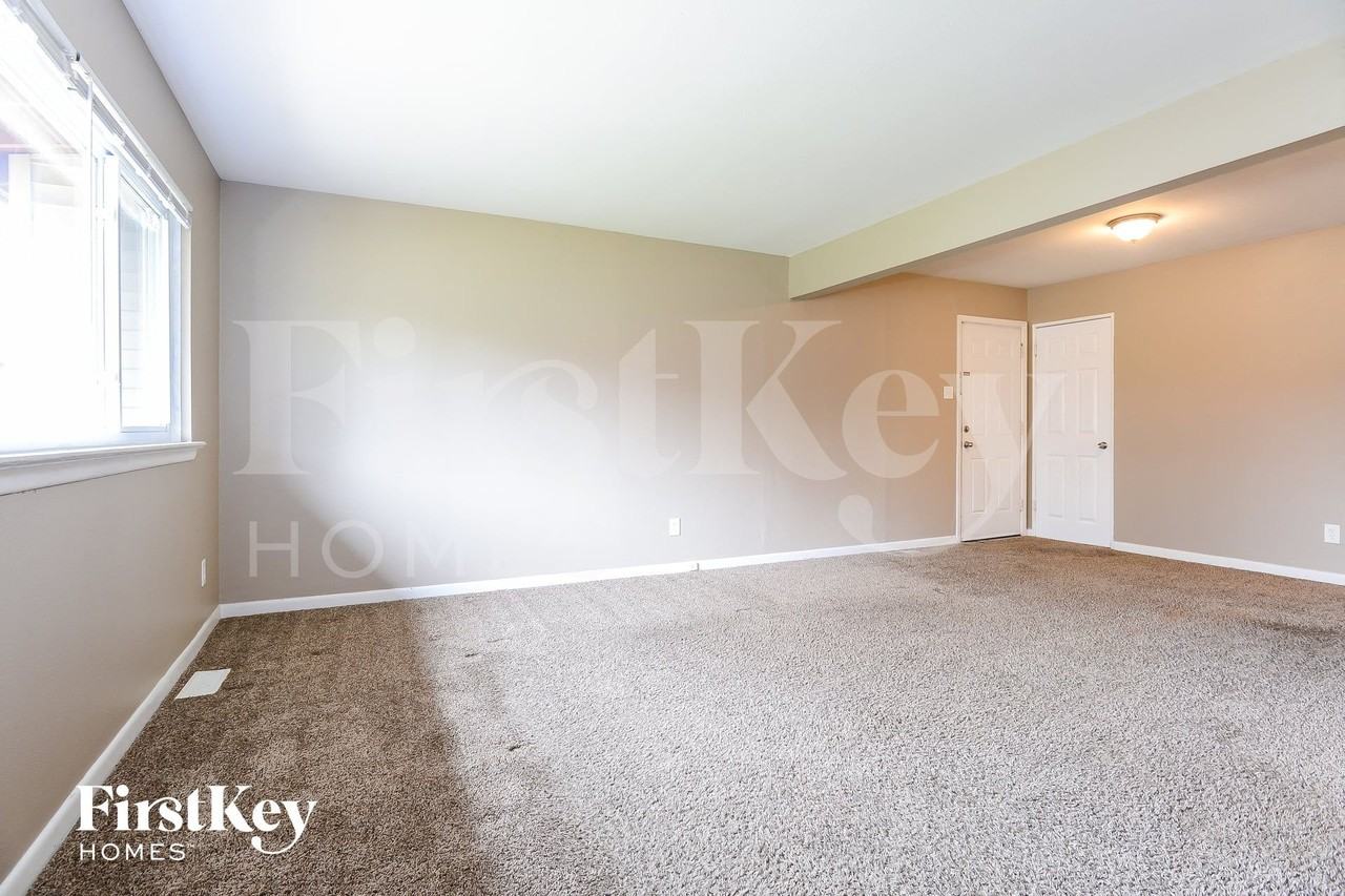 825 Manresa Ln - Photo 2 of 15
