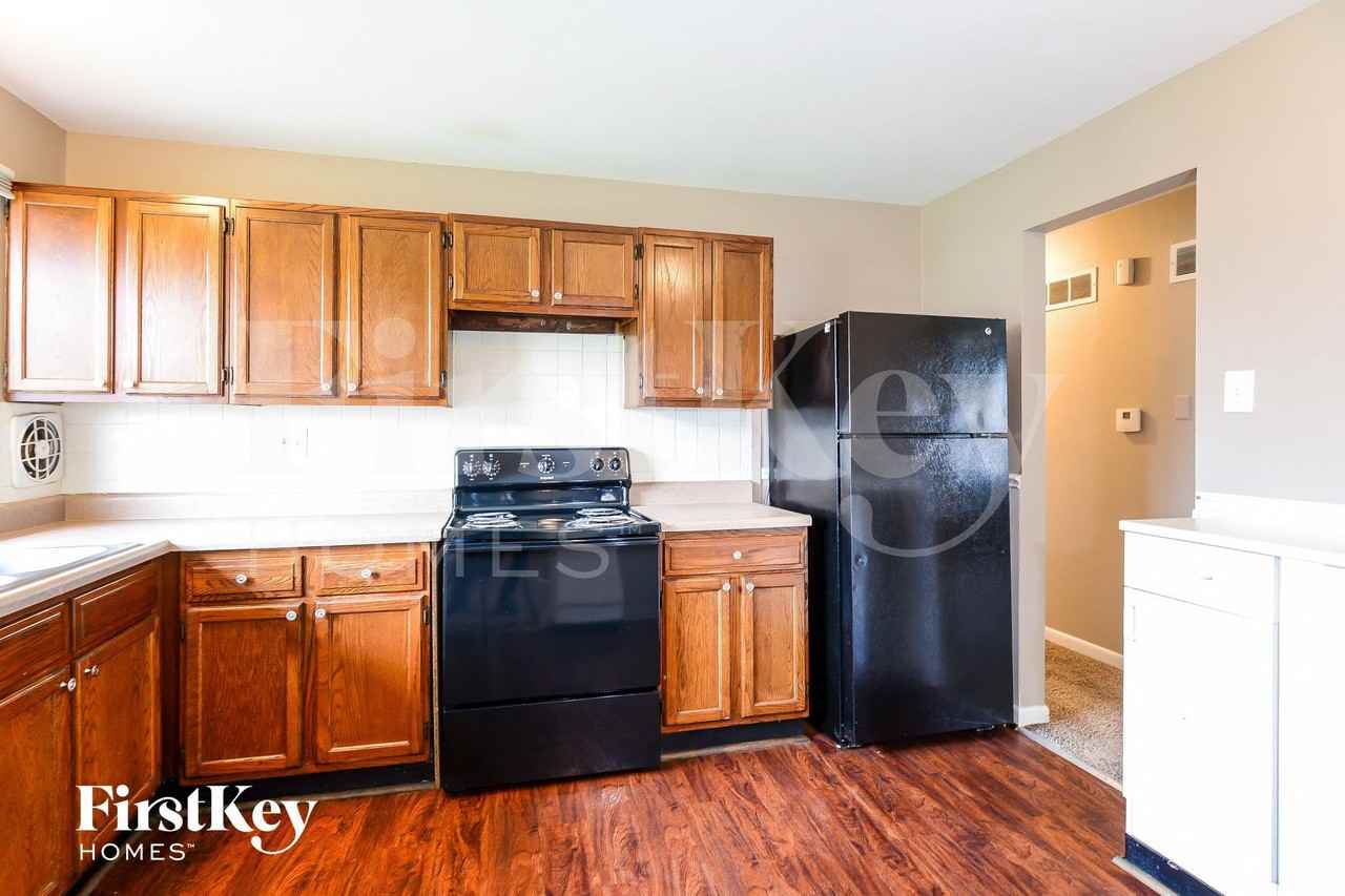 825 Manresa Ln - Photo 6 of 15