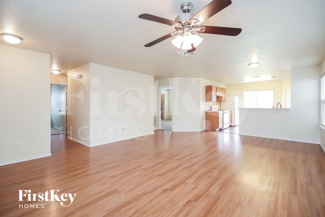 7919 Raven Creek Ln - Photo 3 of 16