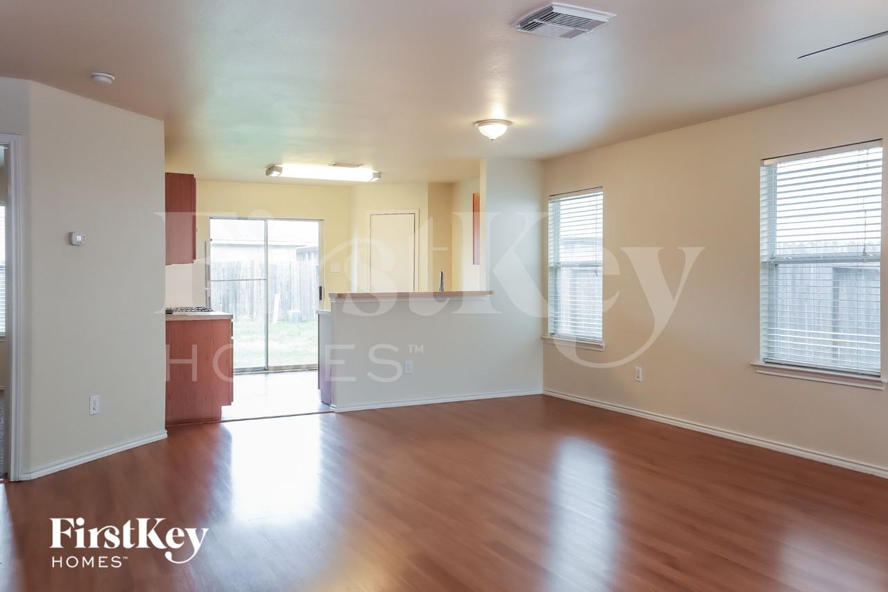 7919 Raven Creek Ln - Photo 4 of 16