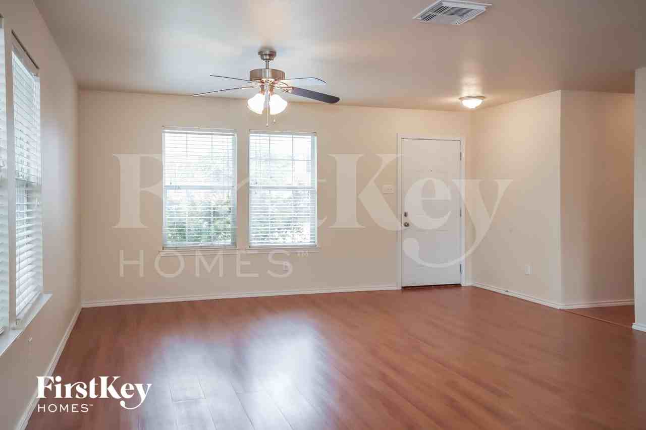 7919 Raven Creek Ln - Photo 5 of 16