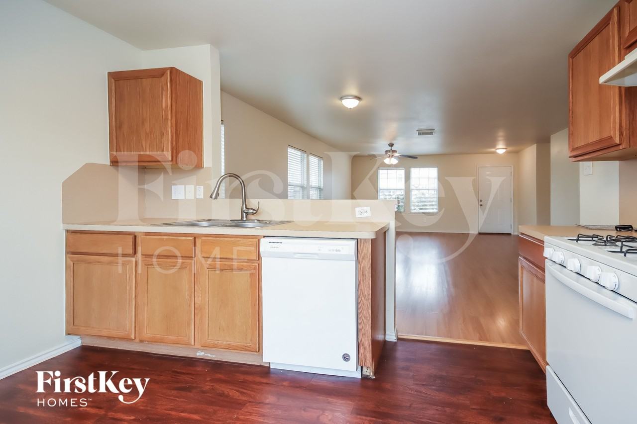 7919 Raven Creek Ln - Photo 7 of 16