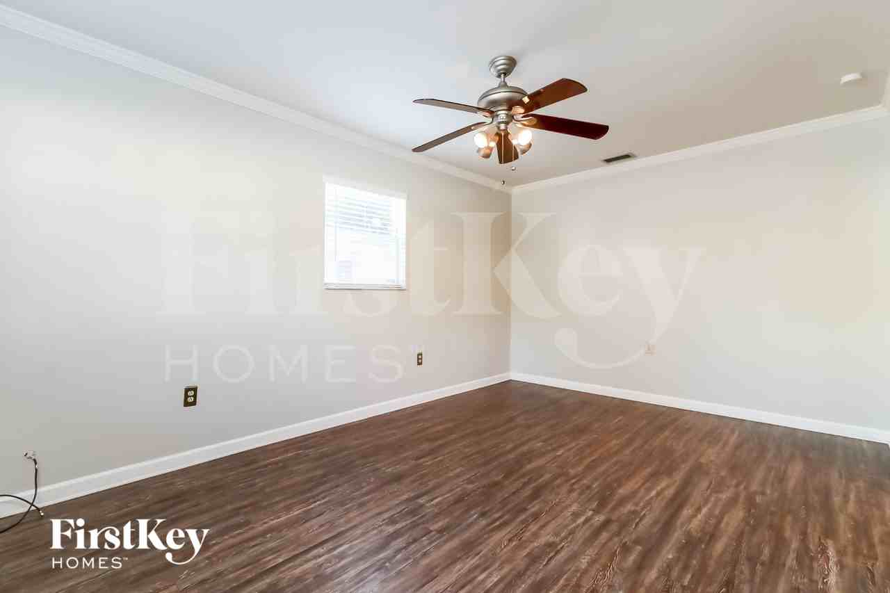 6807 S Cortez St - Photo 5 of 16
