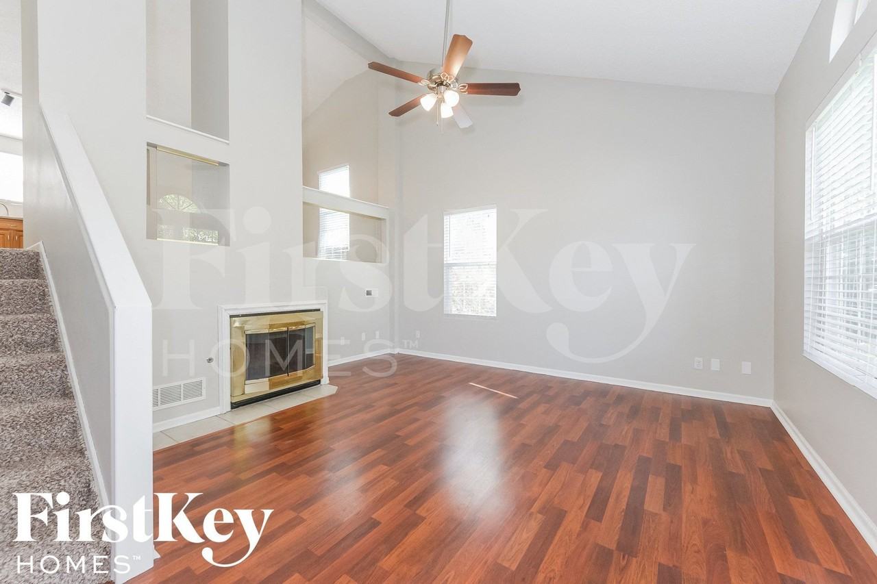 609 Rosehill Dr - Photo 3 of 15