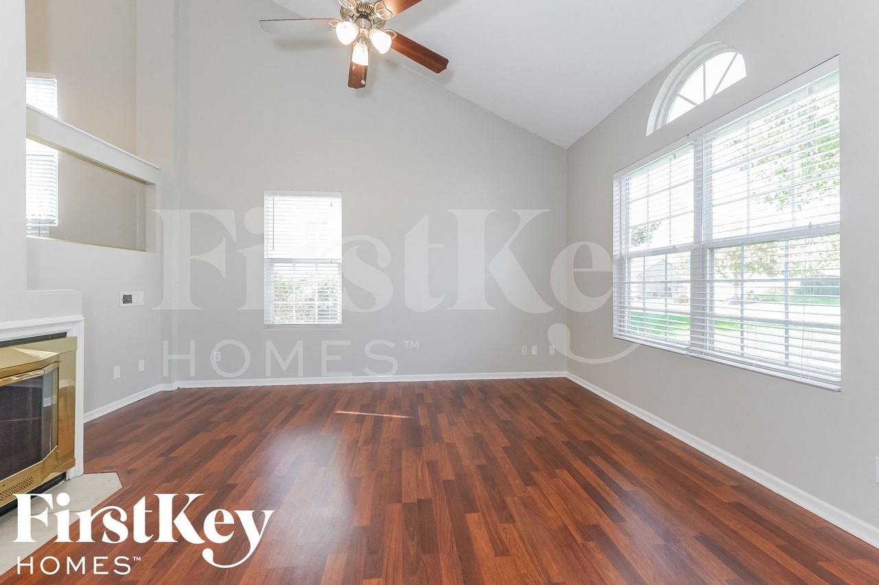 609 Rosehill Dr - Photo 5 of 15