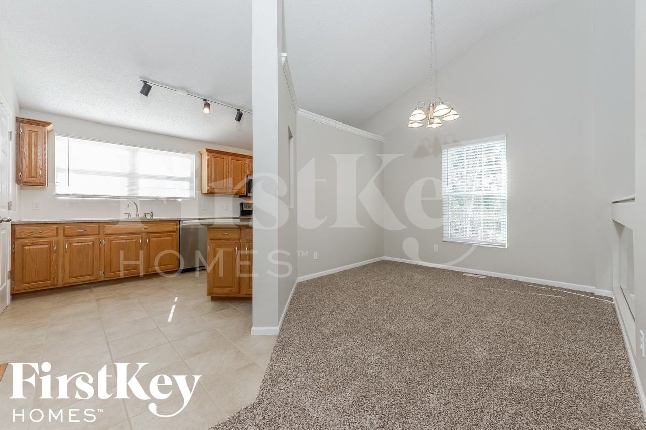 609 Rosehill Dr - Photo 6 of 15