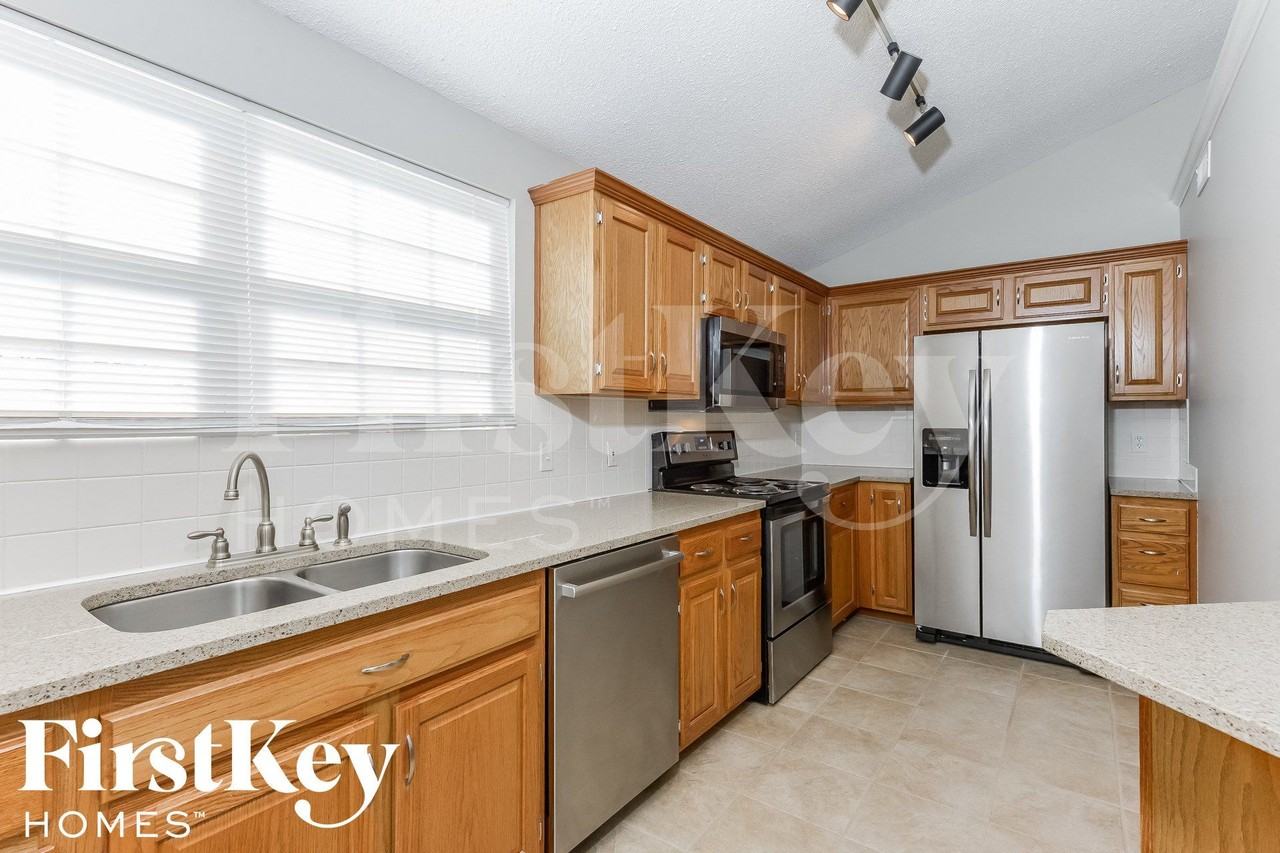 609 Rosehill Dr - Photo 7 of 15