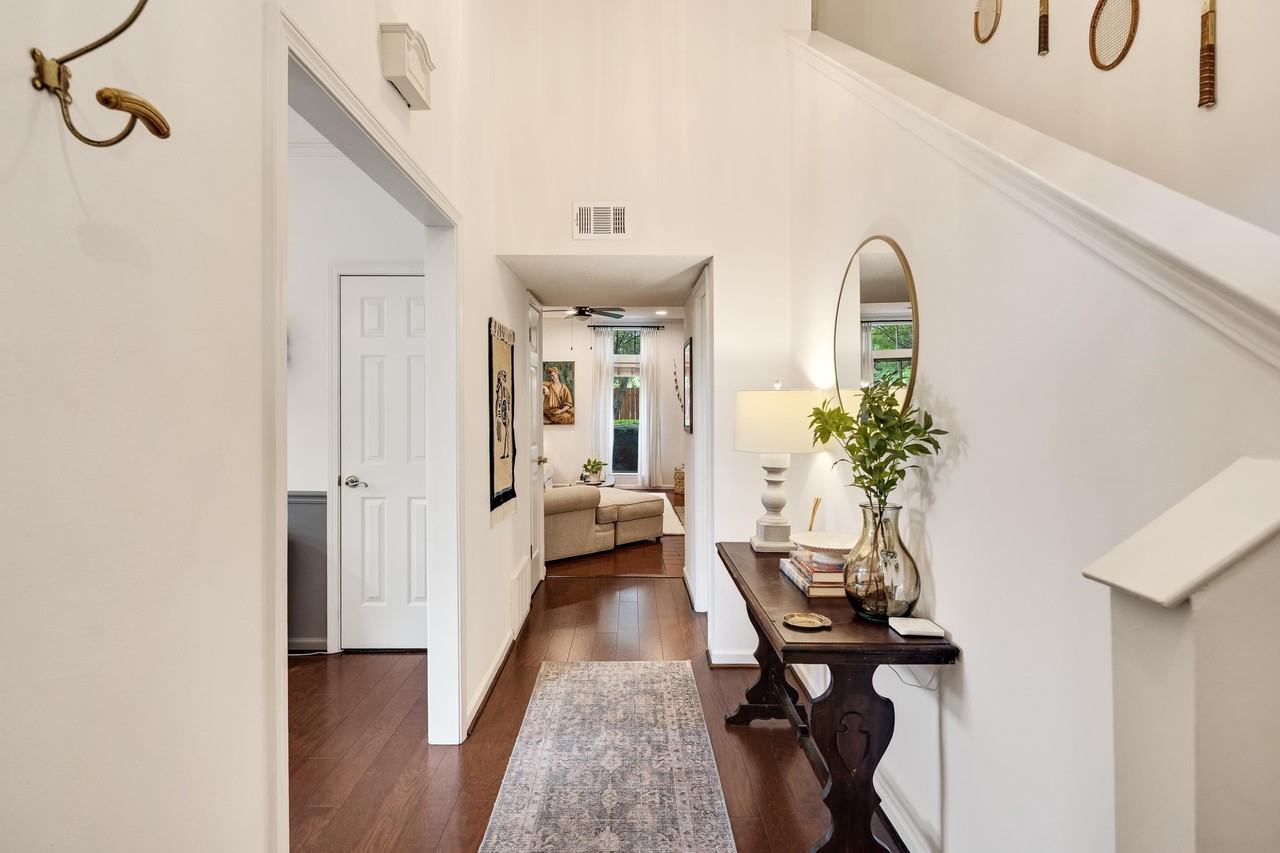 1707 Belvedere Ct - Photo 3 of 35