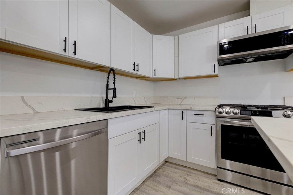 8209 Bellingham Ave - Photo 6 of 13
