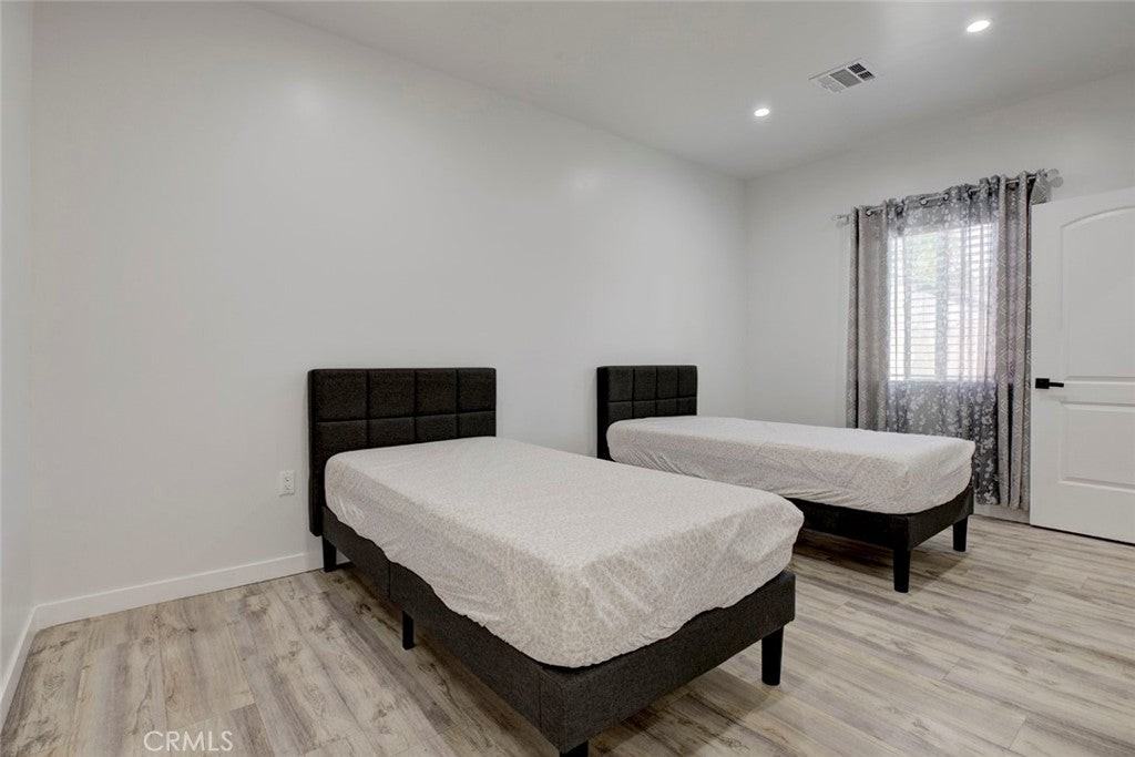 8209 Bellingham Ave - Photo 7 of 13