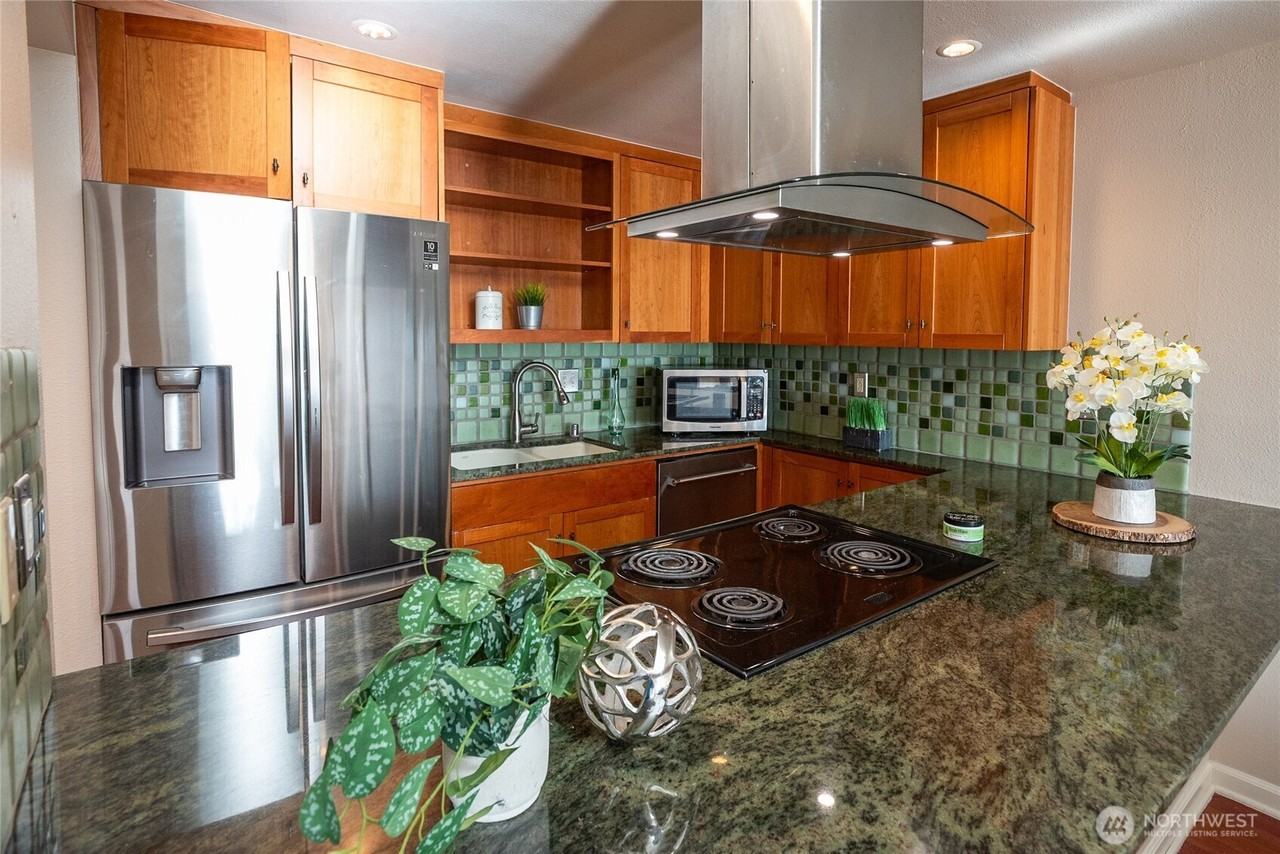 2253 Gilman Dr W ##406 - Photo 4 of 35