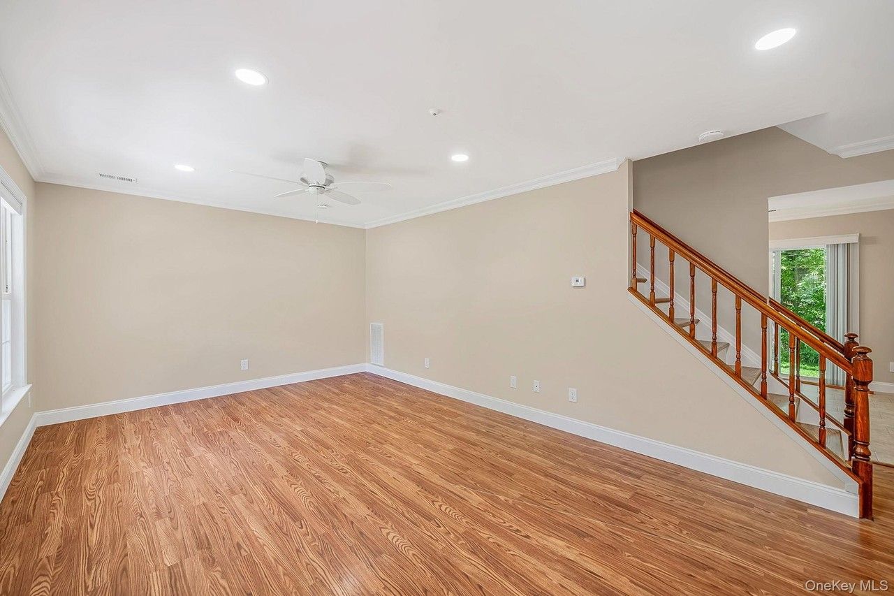17 Bartlett Cmns - Photo 2 of 32
