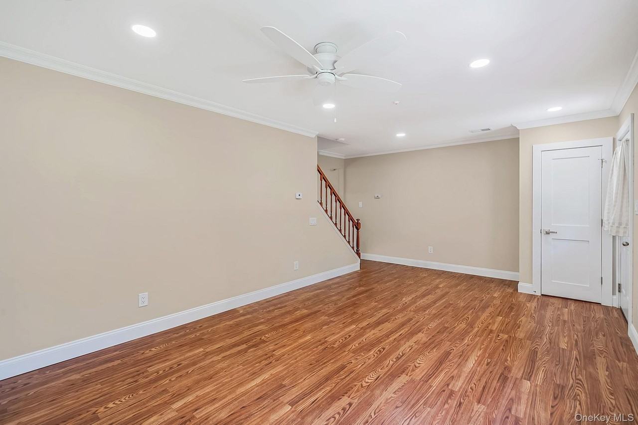 17 Bartlett Cmns - Photo 3 of 32