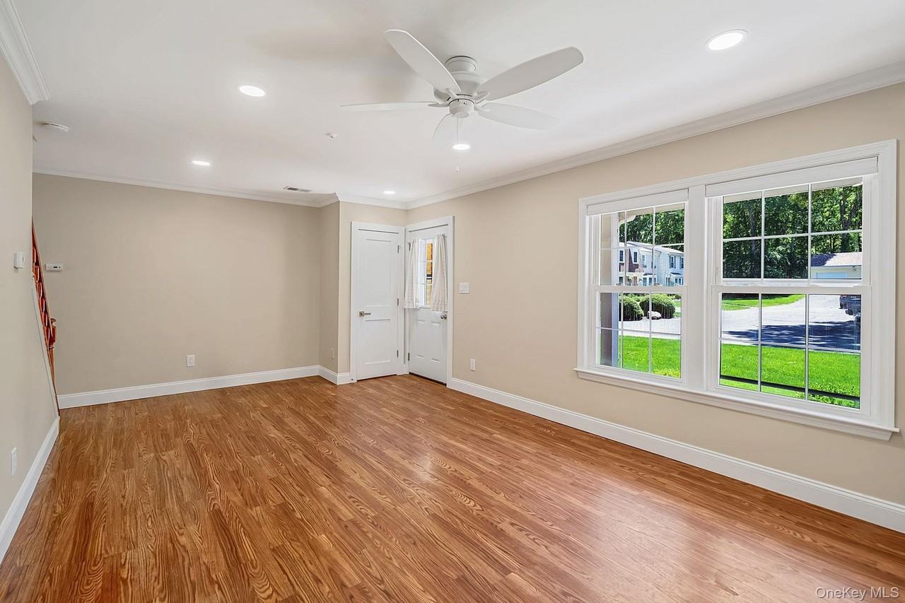 17 Bartlett Cmns - Photo 4 of 32