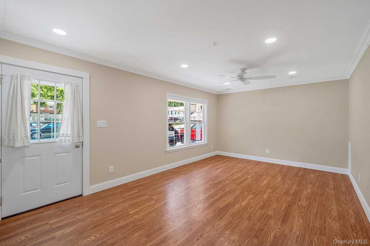 17 Bartlett Cmns - Photo 5 of 32