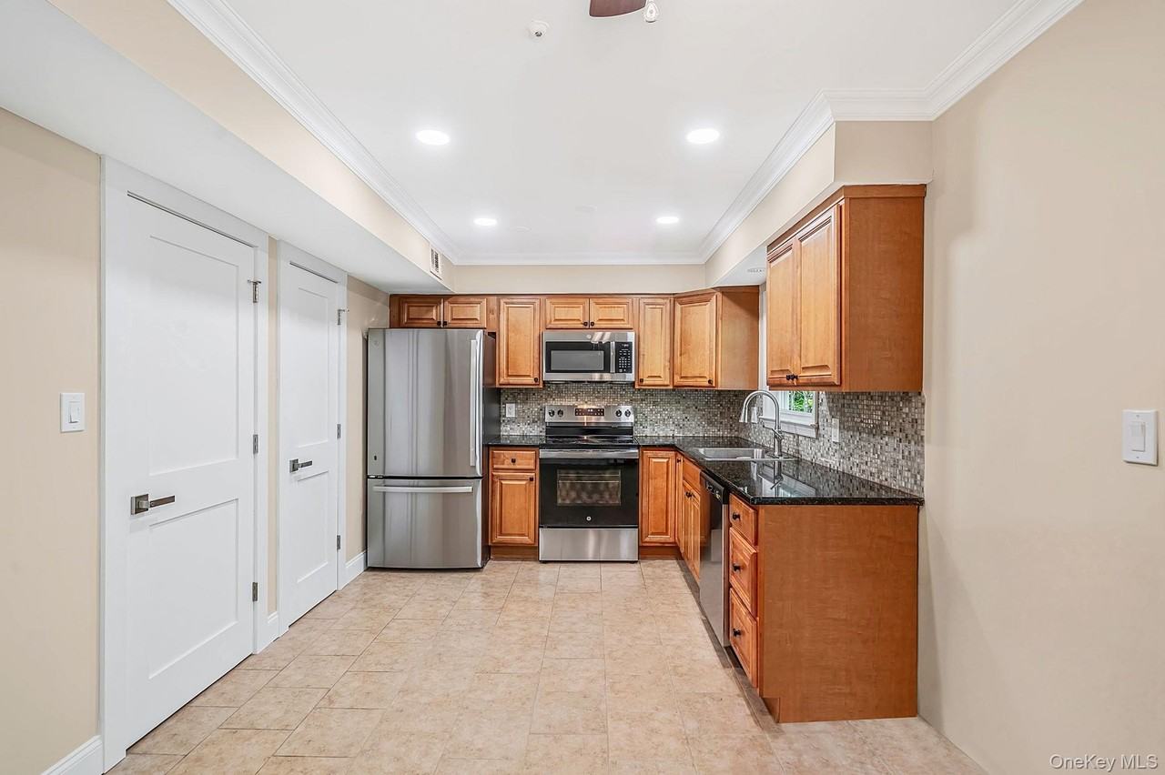 17 Bartlett Cmns - Photo 6 of 32