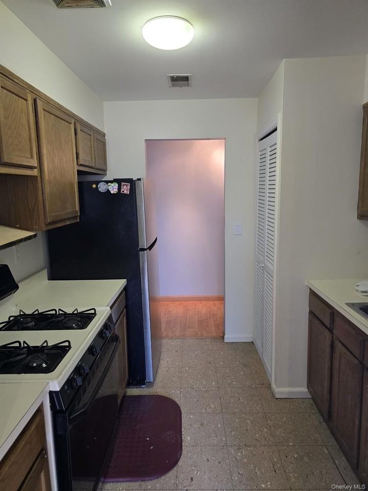 709 Kennedy Dr - Photo 3 of 10