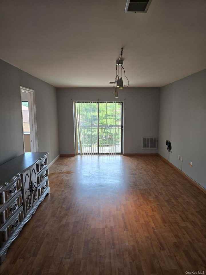 709 Kennedy Dr - Photo 7 of 10