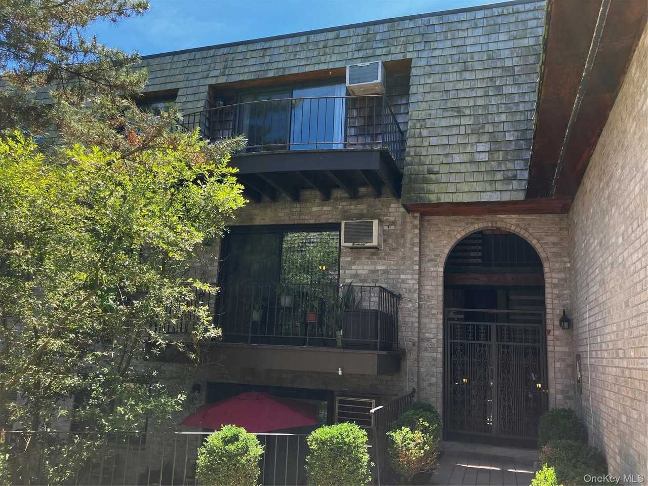 555 Central Park Ave #114 - Photo 3 of 18
