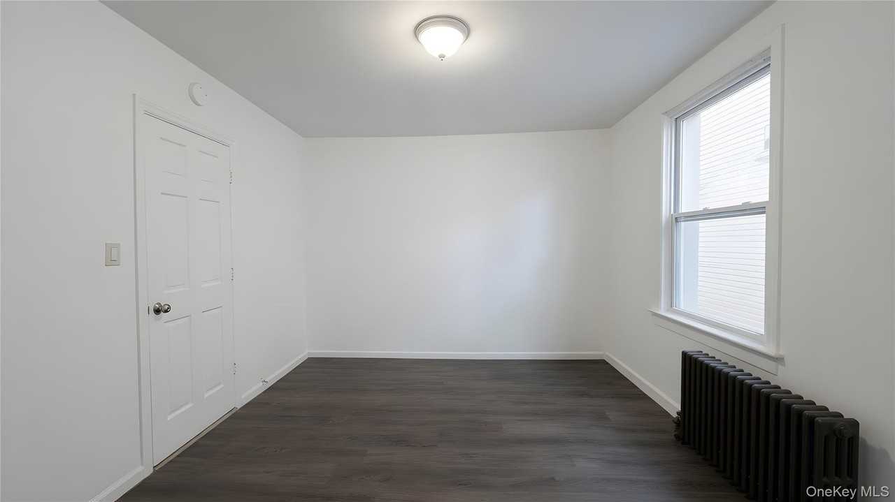 11328 209th St #1 - Photo 6 of 9