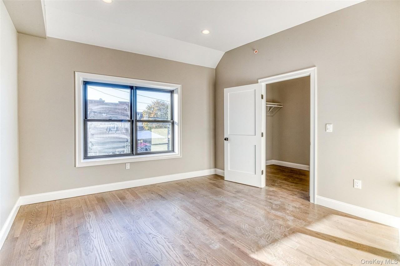 78 Roslyn Rd #202 - Photo 7 of 9