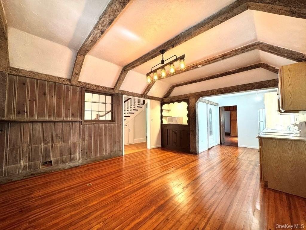 560 Taxter Rd - Photo 3 of 39