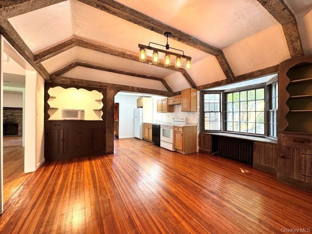 560 Taxter Rd - Photo 4 of 39