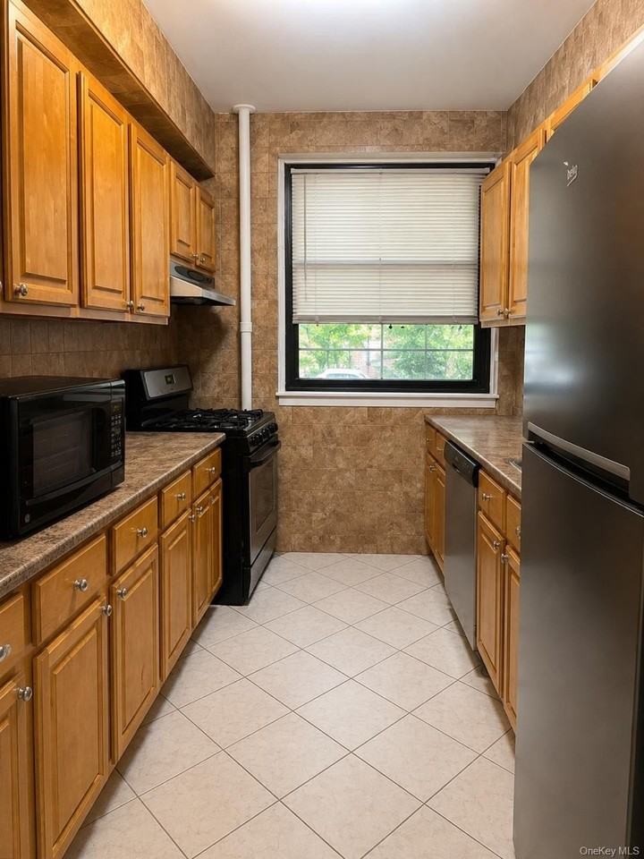 9825 64th Rd #1H - Photo 4 of 10