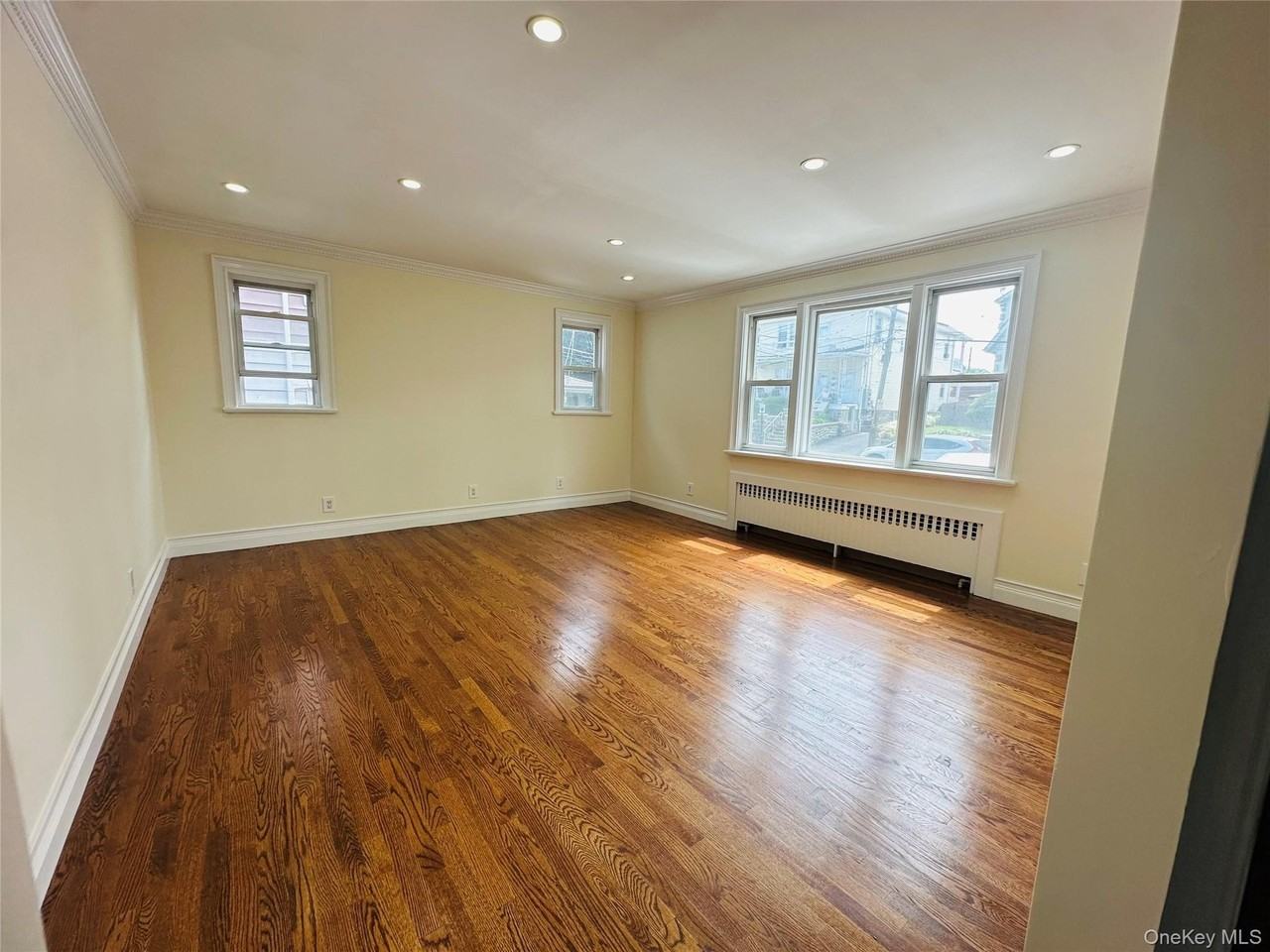 35 Lindsey St - Photo 2 of 20